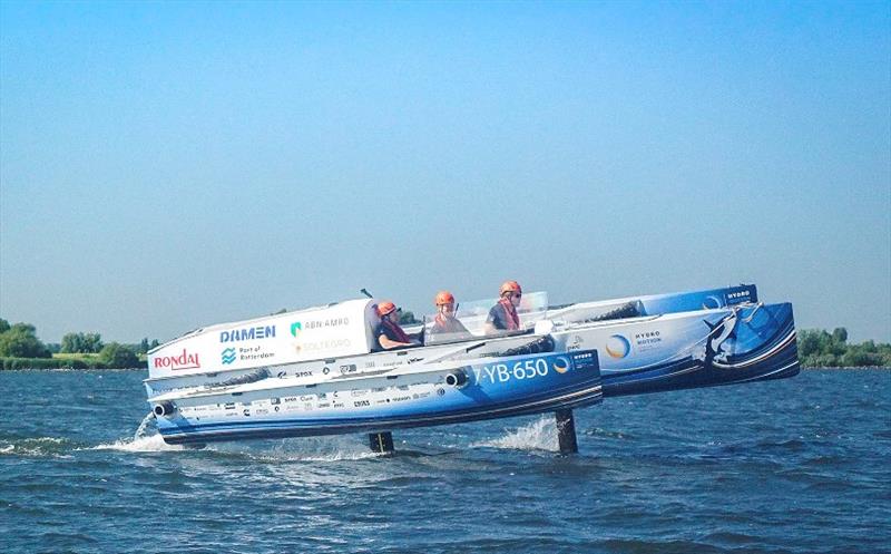 World’s First Flying Hydrogen Boat Revealed At OEEC 2021