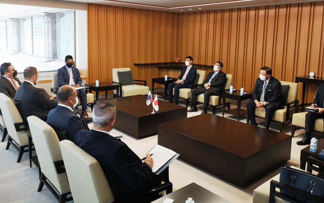 Panama Promotes Agreement With The Three Most Important Japanese Shipping Companies To Embark Panamanian Seafarers
