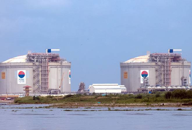 Soaring Global LNG Prices Push India’s Regasification Plan Off Track