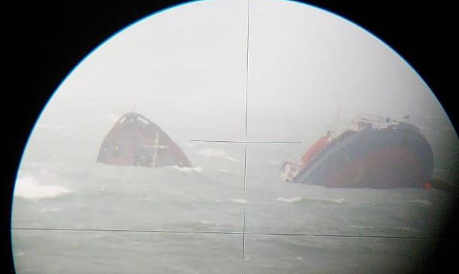 General cargo ship broke in two, sank, 11 crew missing, Russia