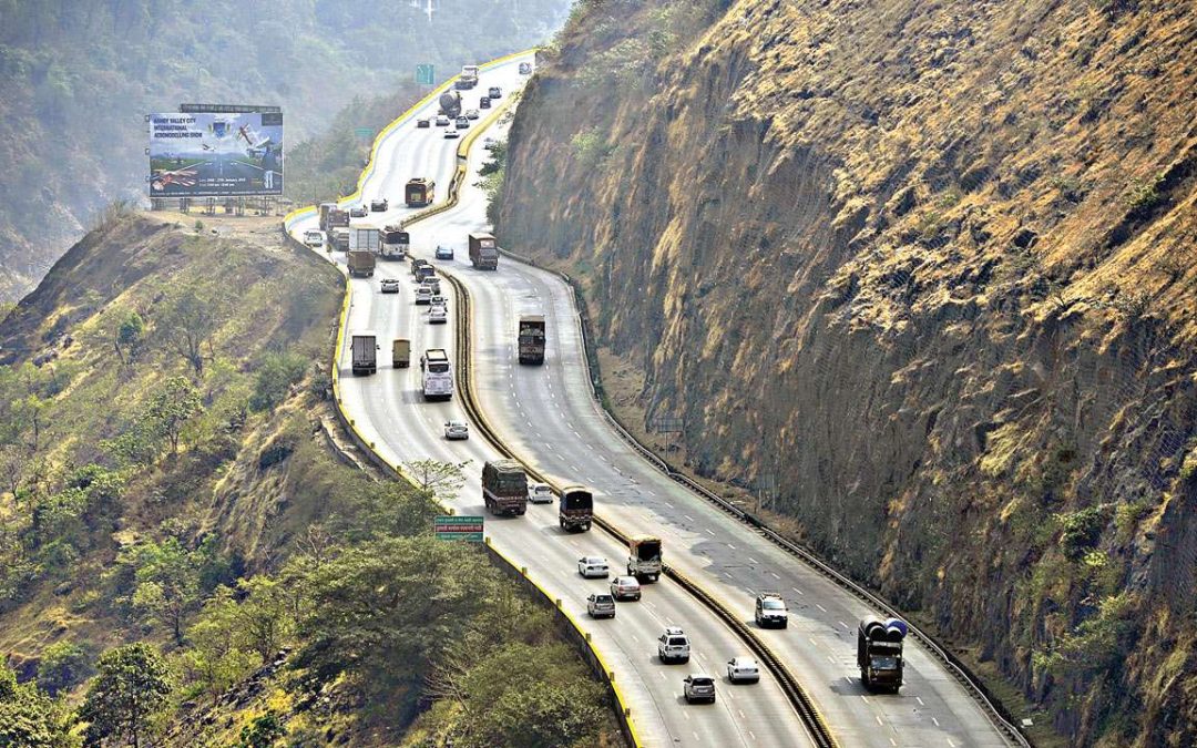 Five Pilgrims Dead in Mumbai-Pune Expressway Bus-Tractor Collision