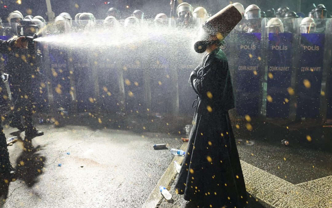 Protests Erupt Across Türkiye Over Jailing of Erdogan Rival, Over 1,000 Detained