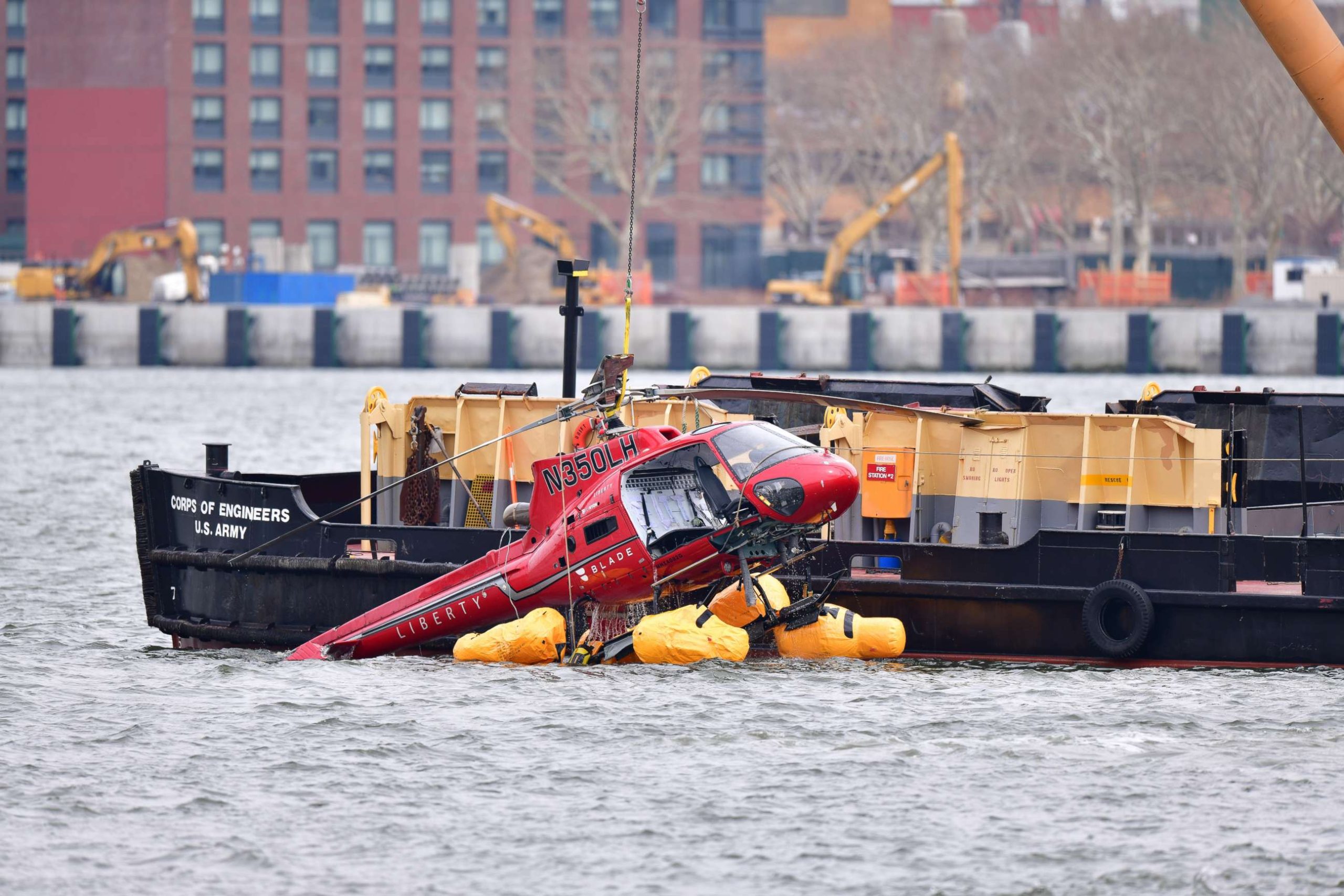 Helicopter Crash in New York’s Hudson River Kills Six, Including Siemens Spain CEO and Family