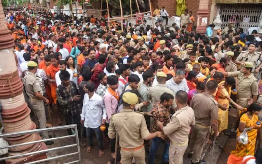 Two Devotees Electrocuted Outside Awshaneshwar Temple in Barabanki; 19 Injured