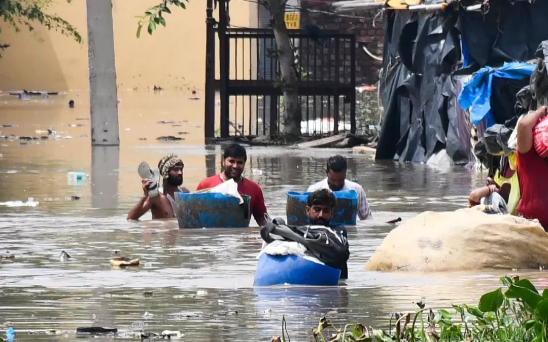 Delhi flood alert as Yamuna swells past danger mark; Loha Pul shut, 10,000 displaced