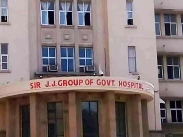 In a First, JJ Hospital’s Geriatric Department Helps 52-Year-Old Patient Shift to Shelter Home