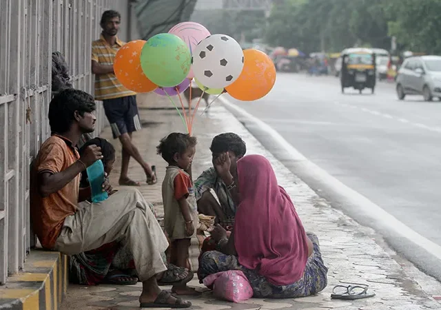 Invisible, Homeless Women Battle for Survival and Dignity in Delhi