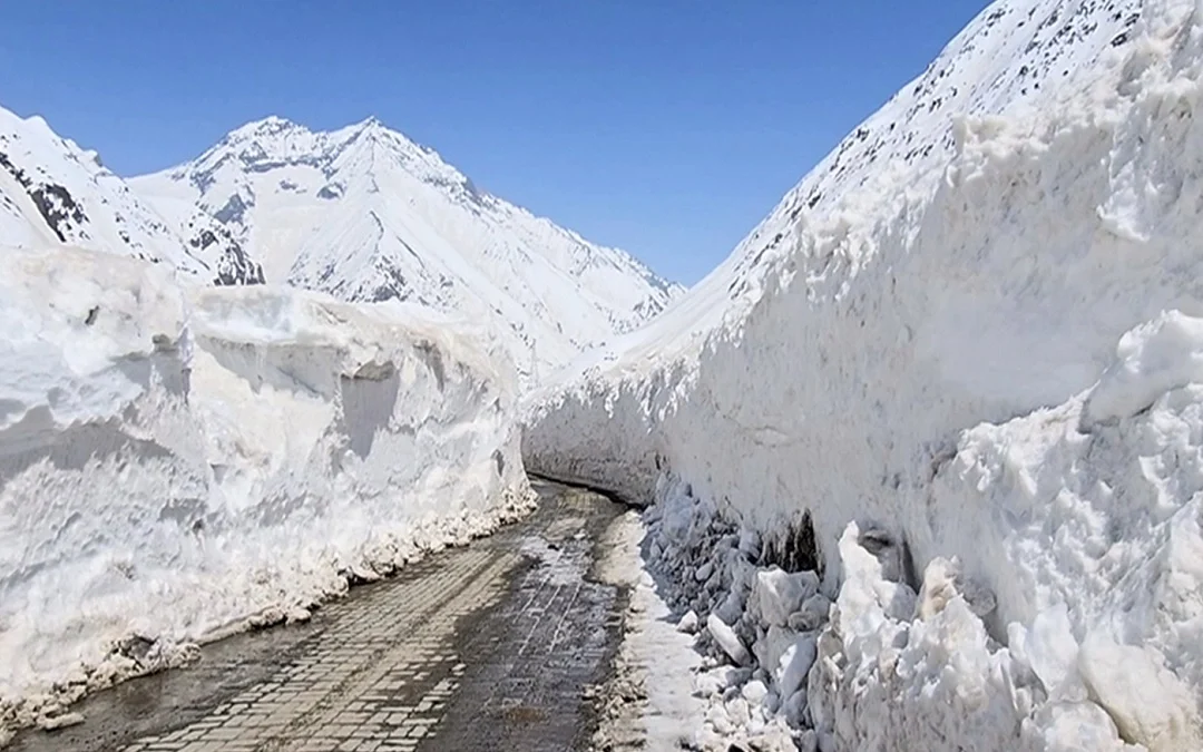 Avalanche on Mount Yalung Ri in Nepal Claims 7 Lives, Including 5 Foreign Climbers