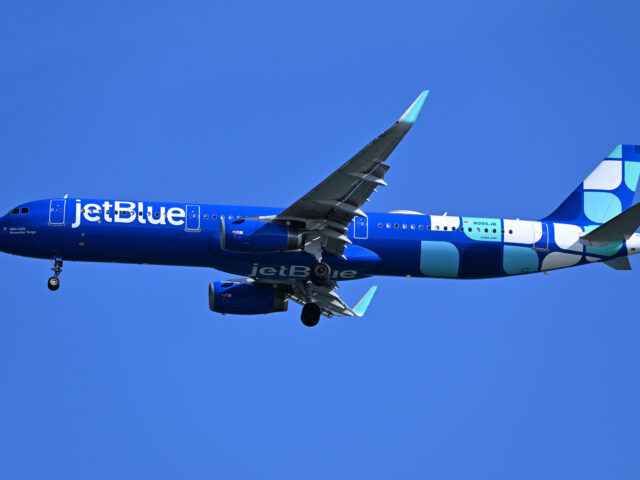 Smoke in cockpit, engine failure force JetBlue flight back to Newark; evacuation ordered