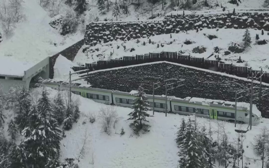 Train Hit by Avalanche in Swiss Alps; Injuries Feared