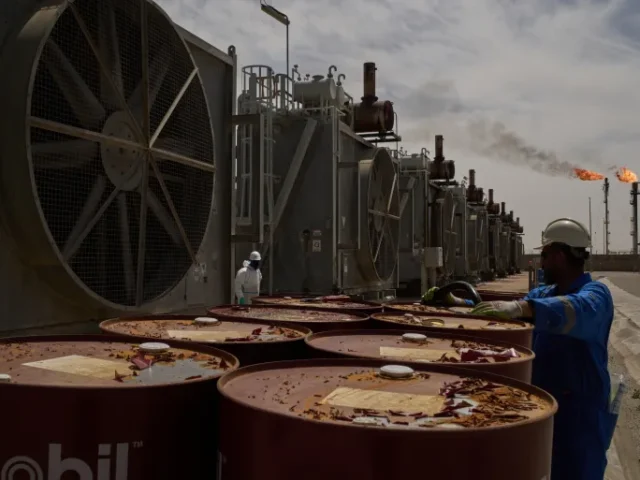 Iran strikes fully loaded Kuwaiti oil tanker near Dubai port; spill risk raised