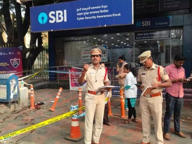 Armed gang loots ₹5 crore gold, ₹20 lakh cash from bank in 15 minutes