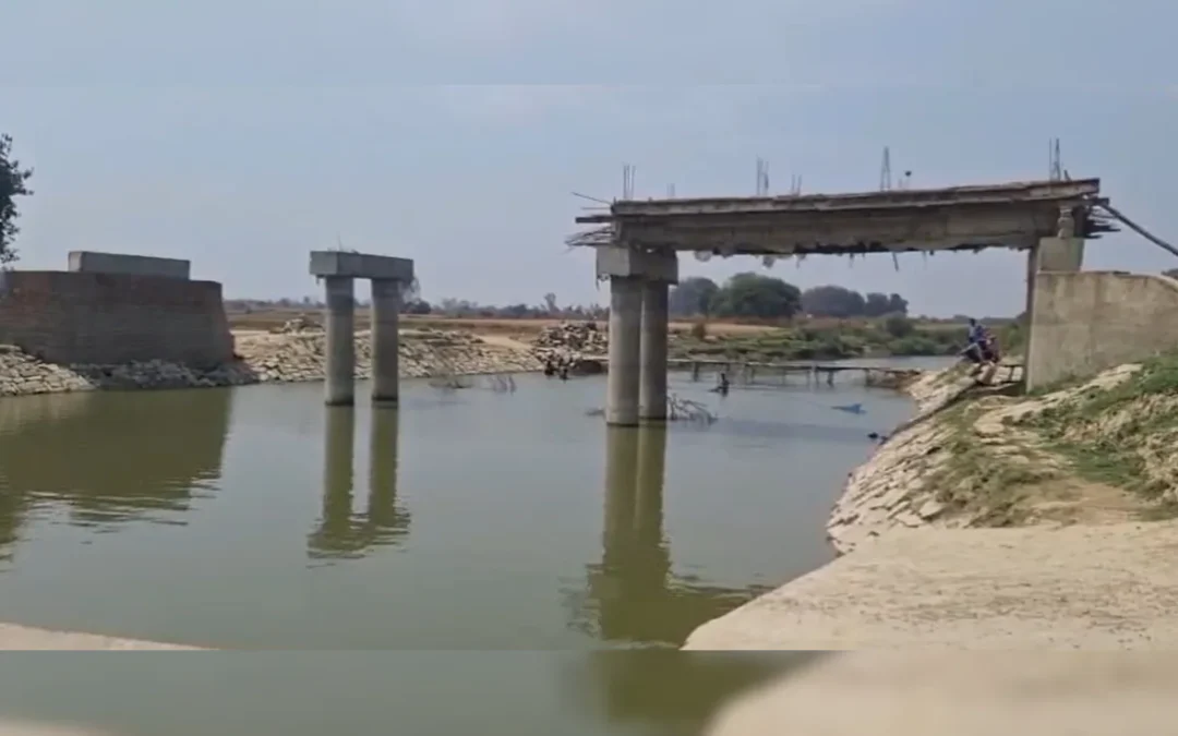 After 60-Year Wait, Ghazipur Villagers Build Crowdfunded Bridge Over Magai River