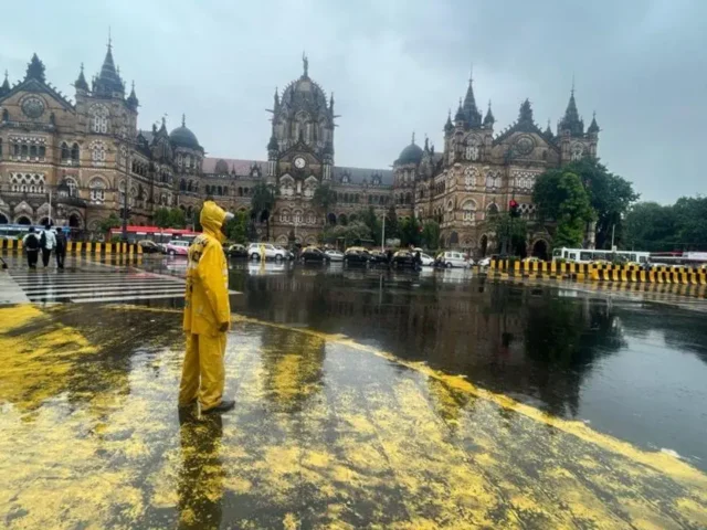 Mumbai Wakes Up to Heavy Showers as Monsoon Nears Official Arrival