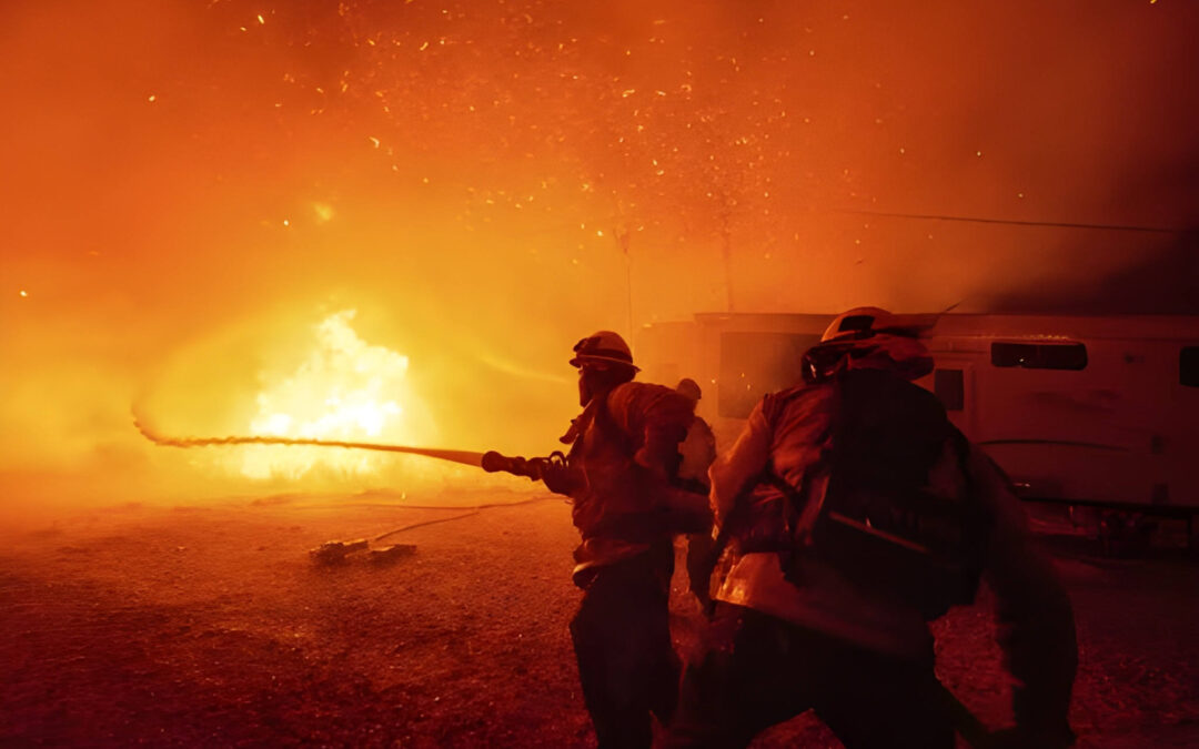 Teddy Fire Erupts in Oakhurst, California; Firefighters Halt Blaze’s Advance