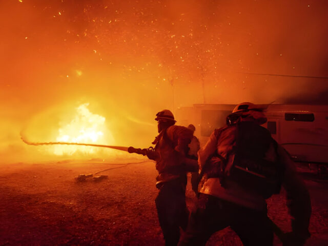 Teddy Fire Erupts in Oakhurst, California; Firefighters Halt Blaze’s Advance