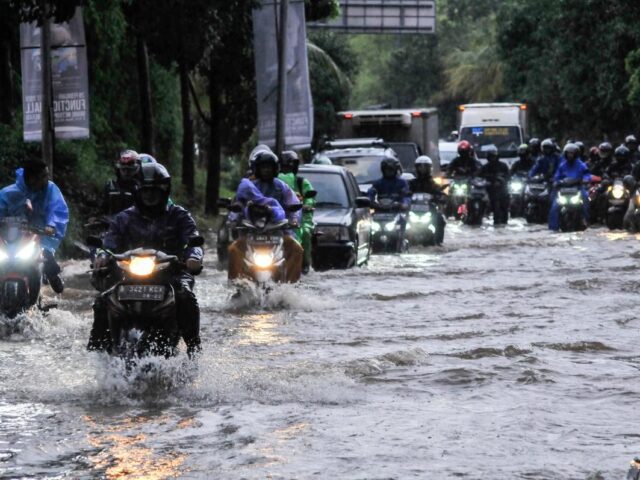 Kerala Flood Fury: 25 Dead, Thousands Displaced as Torrential Rains Continue