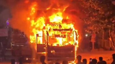 Indigo engineer stays with mother inside Noida bus, both die.