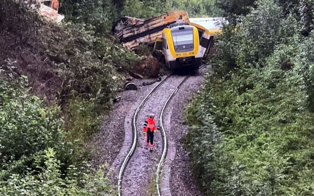 Train Derails in Northern France, injuring 44; 18-Year-Old Airlifted in Critical Condition